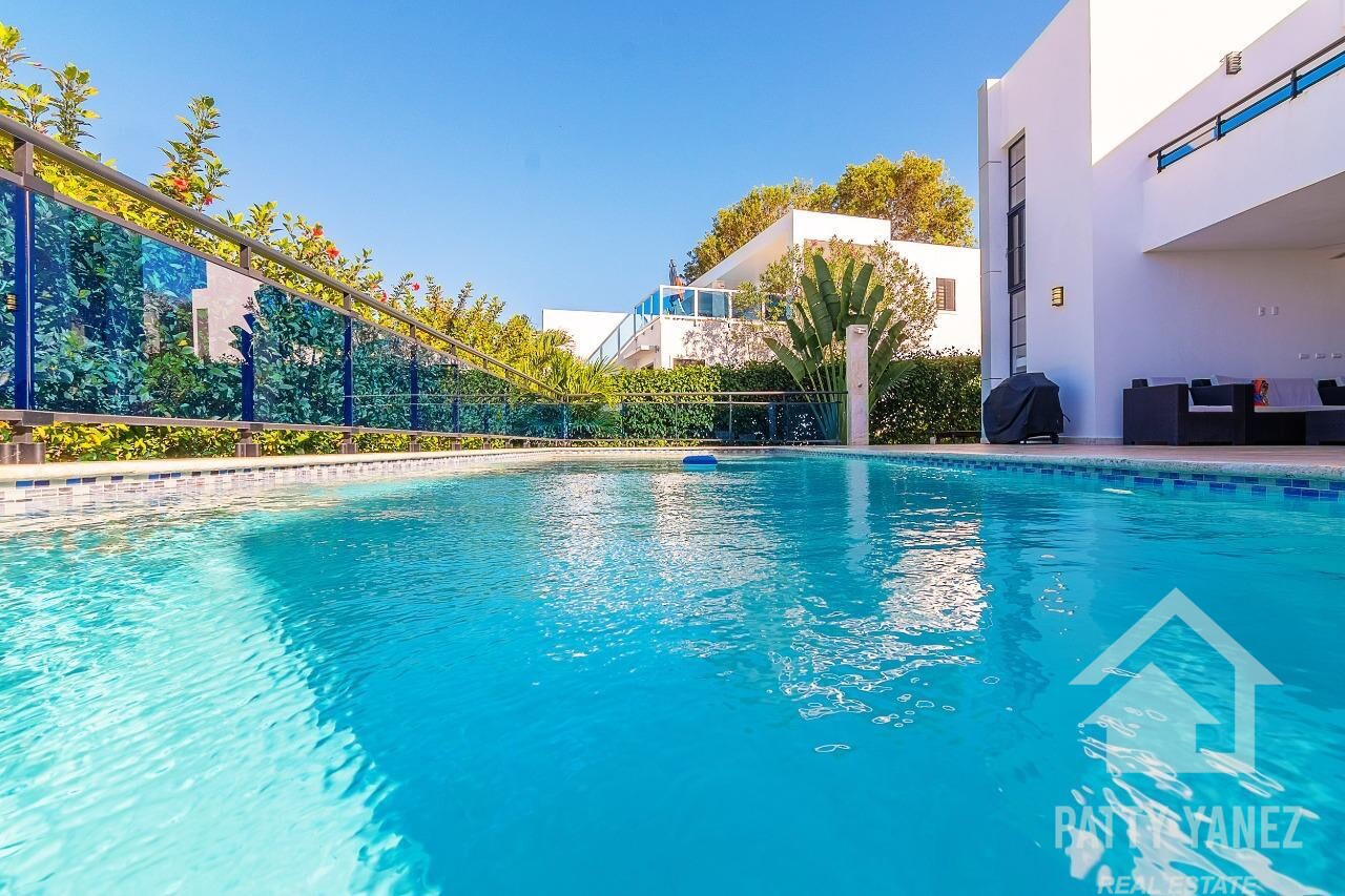 Spacious 4-Bedroom Villa in Sosúa Gated Community