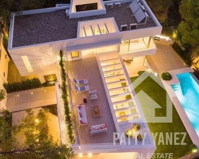 Modern 4-Bedroom Pre-Construction Villa, Walk to Beach