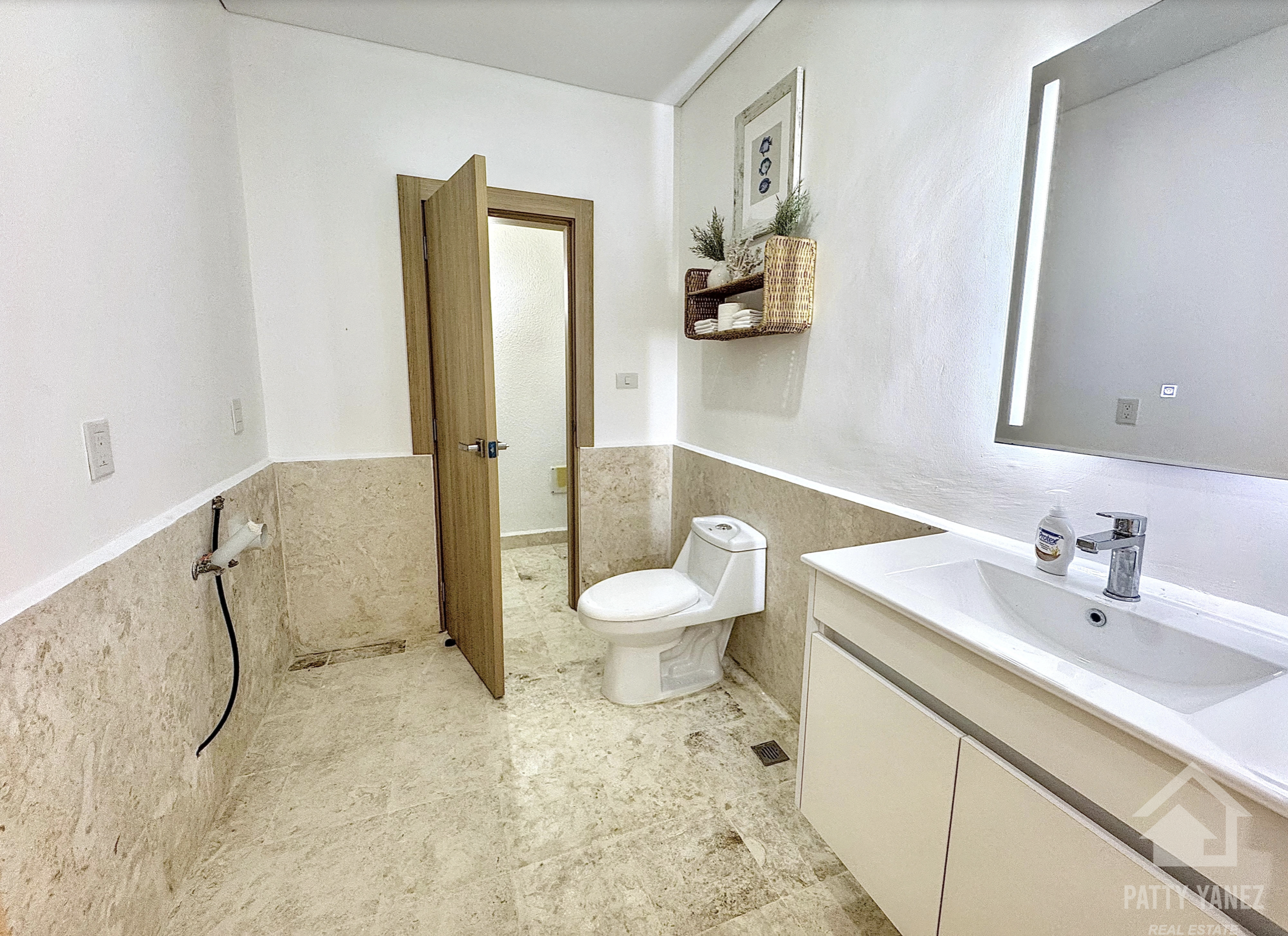 Beautifully Furnished 3-Bedroom Townhouse in Perla Marina close to the Beach