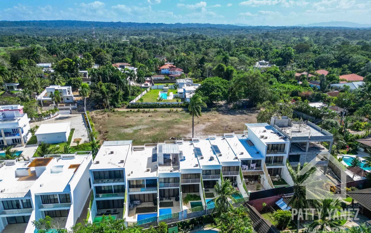 Beautifully Furnished 3-Bedroom Townhouse in Perla Marina close to the Beach