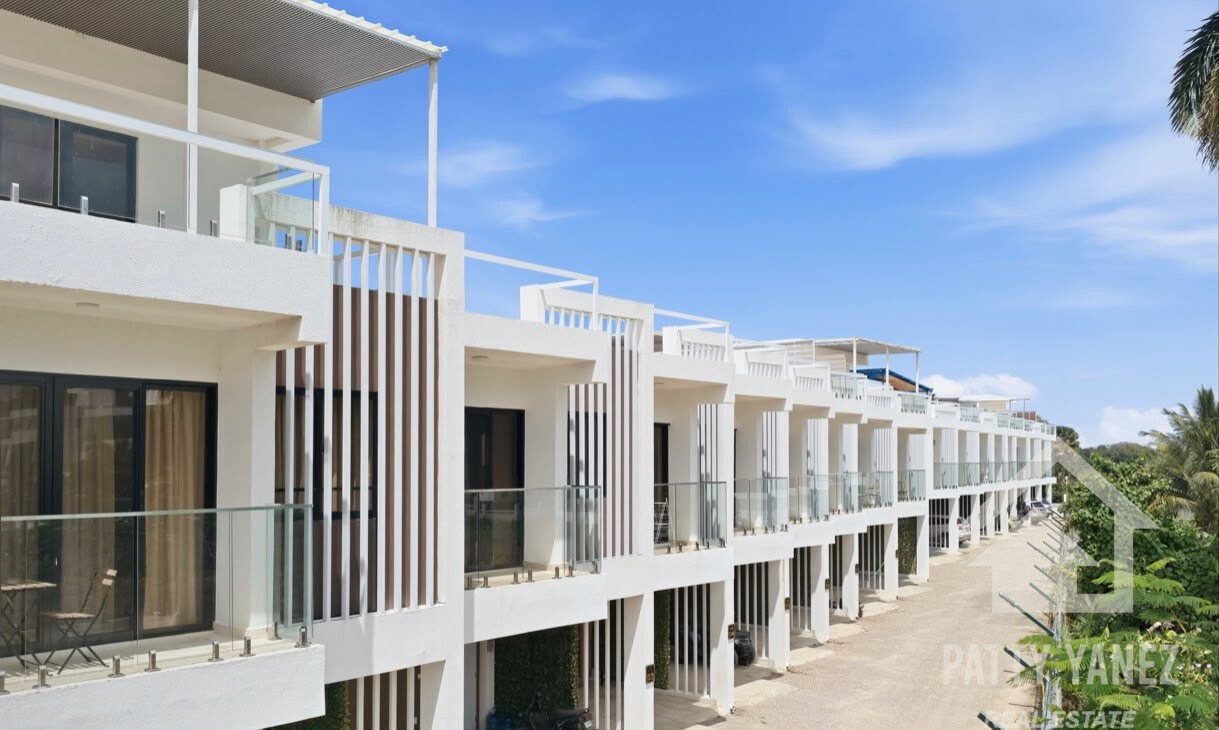 Beautifully Furnished 3-Bedroom Townhouse in Perla Marina close to the Beach